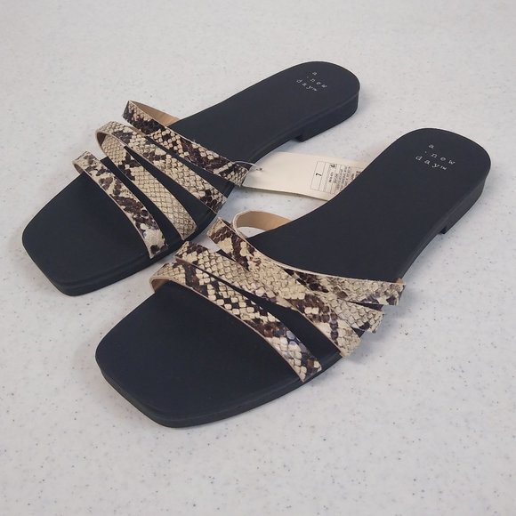 A New Day Sandals Snakeskin Size 7 Women Embossed Strappy Slide On Sandal NWT - Picture 1 of 7